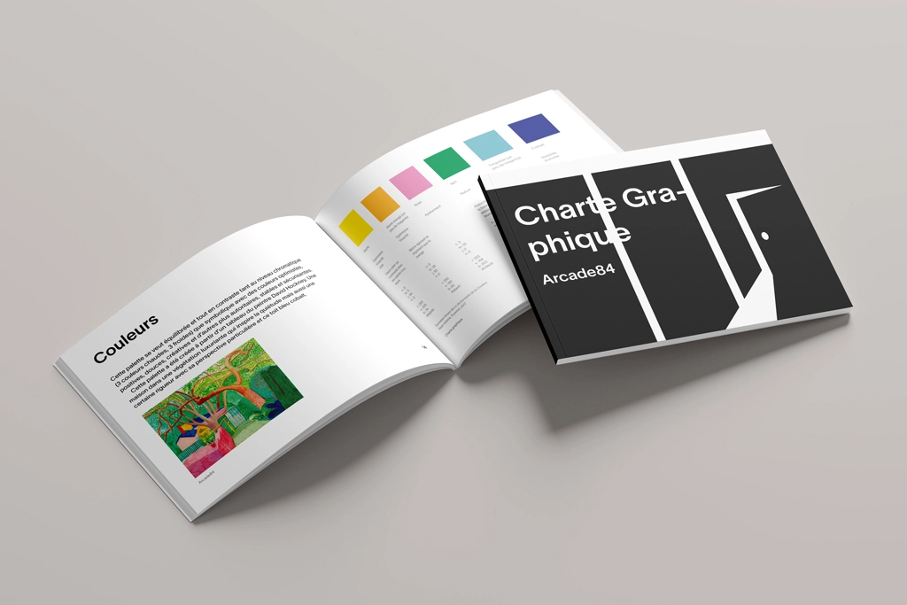 visuel représentant des pages intérieures de la charte graphique (sur la couleur) et la page de couverture