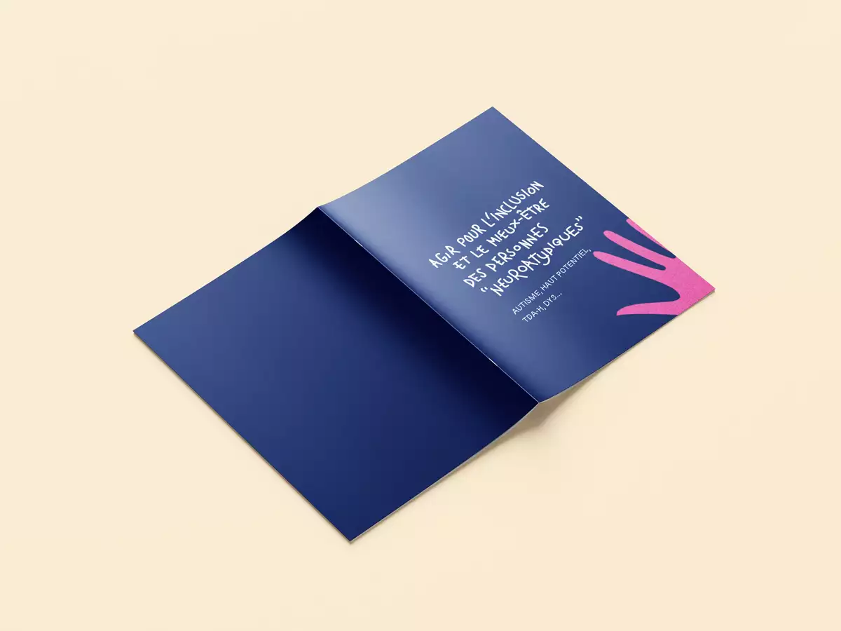 visuel représentant un mockup d'une 1re et dernière de couverture d'une brochure.